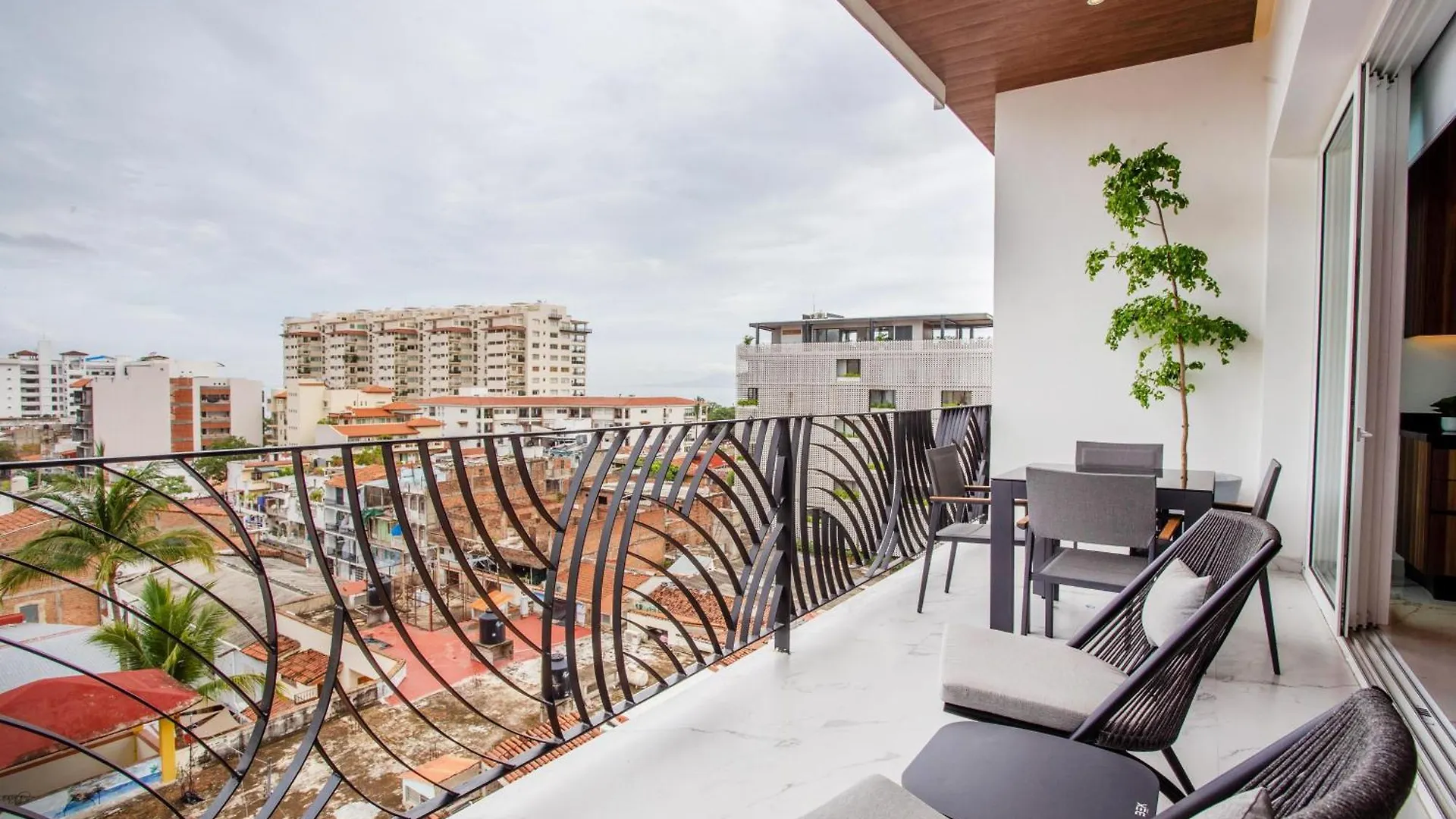 Nyaraló Chic Condo With Scenic Views, Pool And Gym Puerto Vallarta