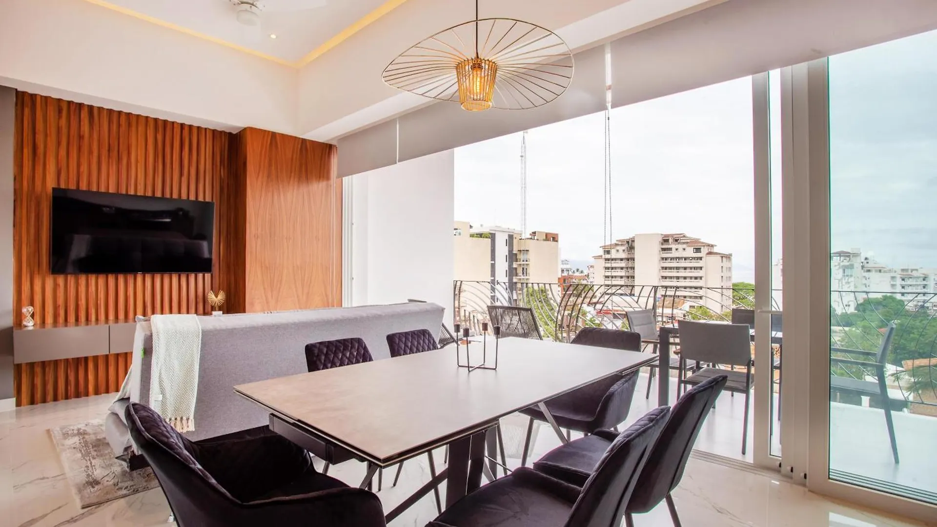 Nyaraló Chic Condo With Scenic Views, Pool And Gym Puerto Vallarta