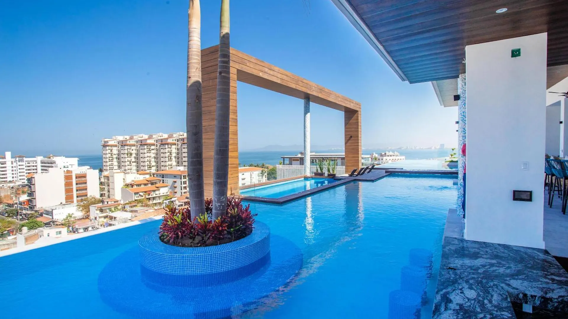 Nyaraló Chic Condo With Scenic Views, Pool And Gym Puerto Vallarta