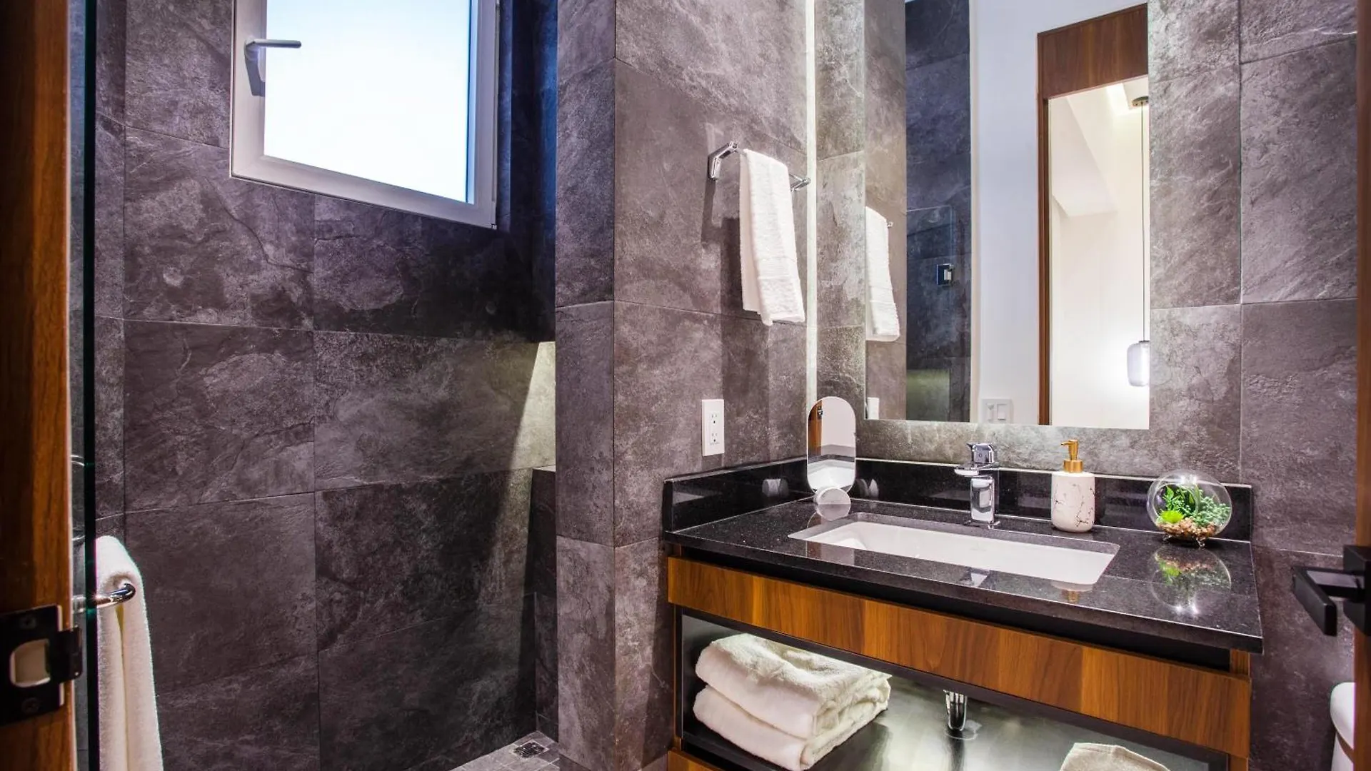 Chic Condo With Scenic Views, Pool And Gym Puerto Vallarta 0*,