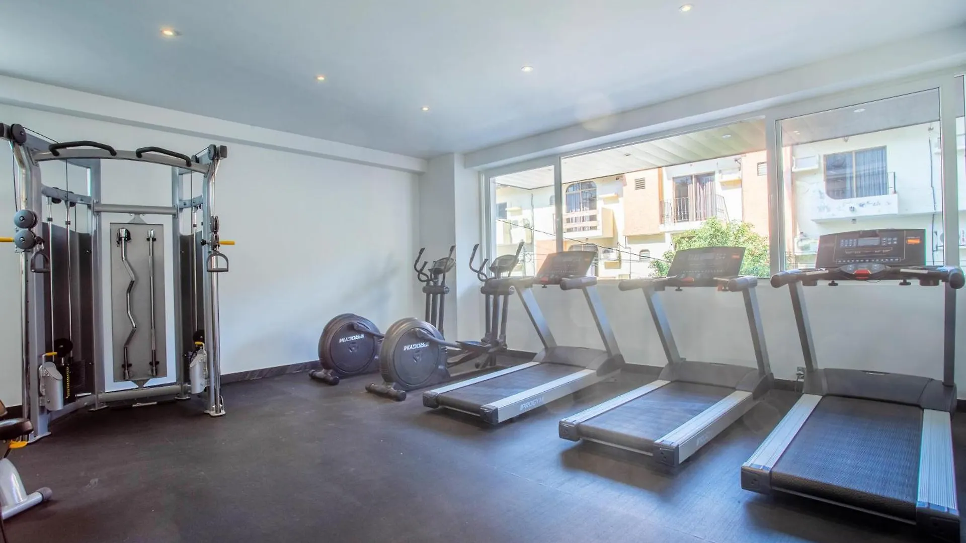 Chic Condo With Scenic Views, Pool And Gym Puerto Vallarta